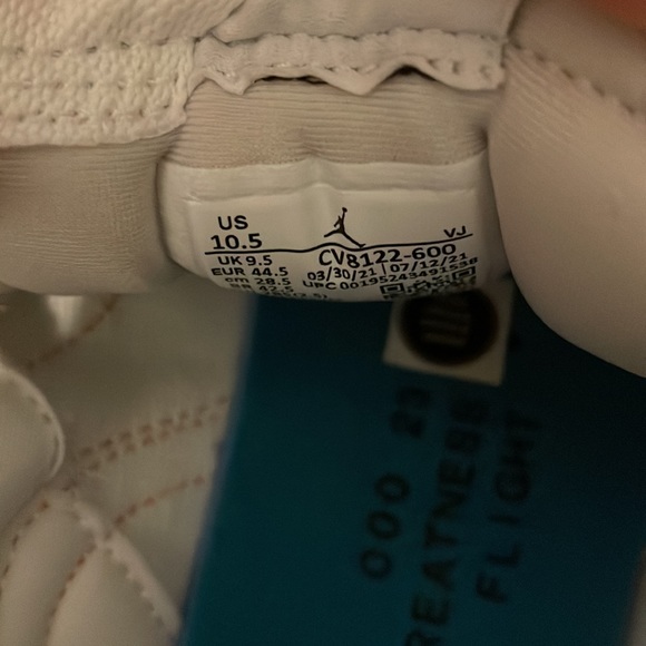 Jordan MA2 Chile Red/ White-Cyber Teal - Picture 4 of 6